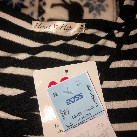 Heart Hips Black and White Dress - Picture 3 of 3